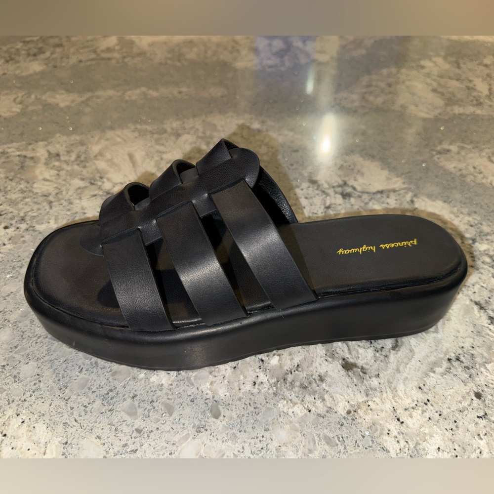 NWB Princess Highway Black Platform Sandals